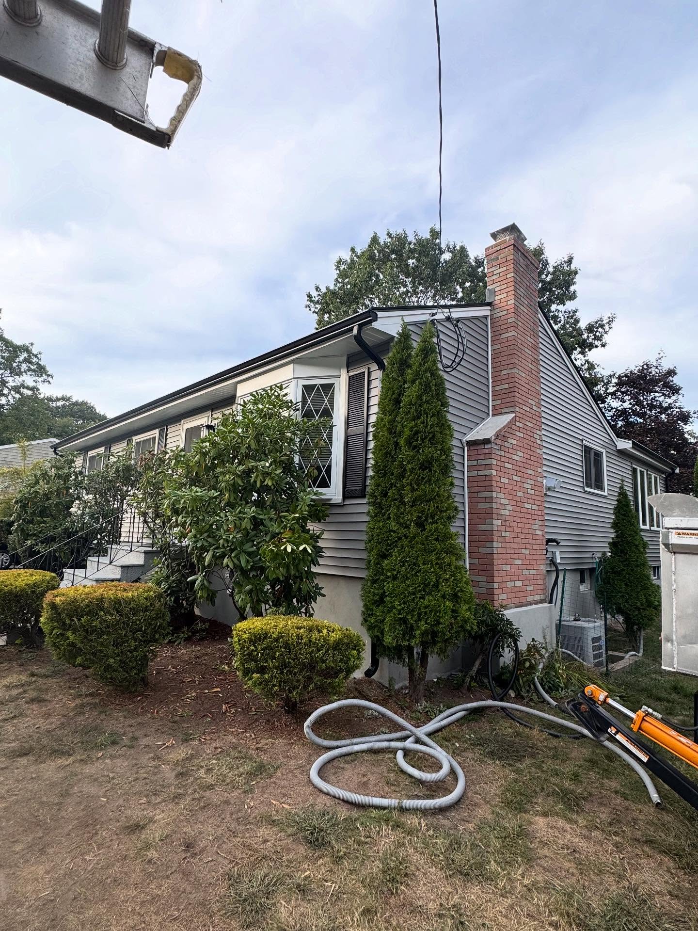 Seamless aluminum gutter installation on a home