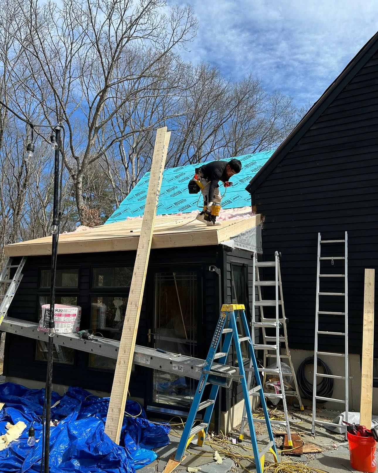Roof repair crew North Shore MA